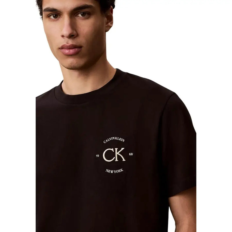 Schwarz Calvin Klein Jeans Baumwolle t-shirt mit cremefarbenem, gesticktem ck und 1968 New York Logo, Rundhalsausschnitt, Größe S