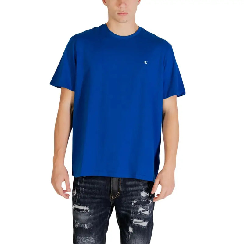 Königsblau Calvin Klein Jeans Männer t-shirt mit kleinem weißen Logo auf der linken Brust aus angenehmem Baumwollmaterial