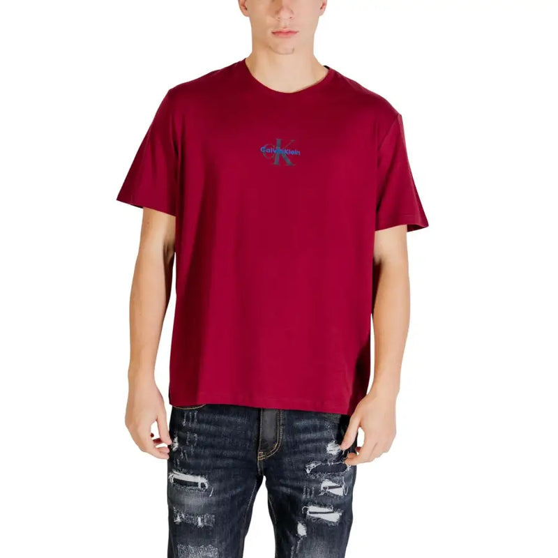 Kastanienbraun Calvin Klein Jeans Männer t-shirt mit einem dezenten, gestickten Logo auf der Brust aus einem angenehmen Stoff