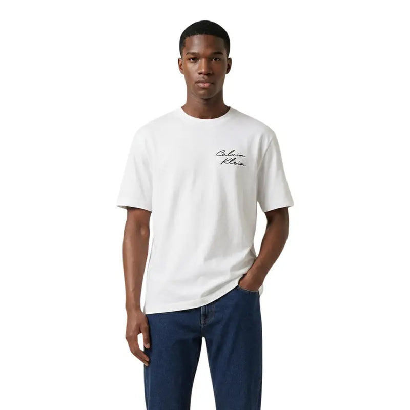 Calvin Klein Jeans Weißes Herren-T-Shirt aus Baumwolle mit Rundhalsausschnitt und dezentem schwarzem Logo auf der linken Brustseite
