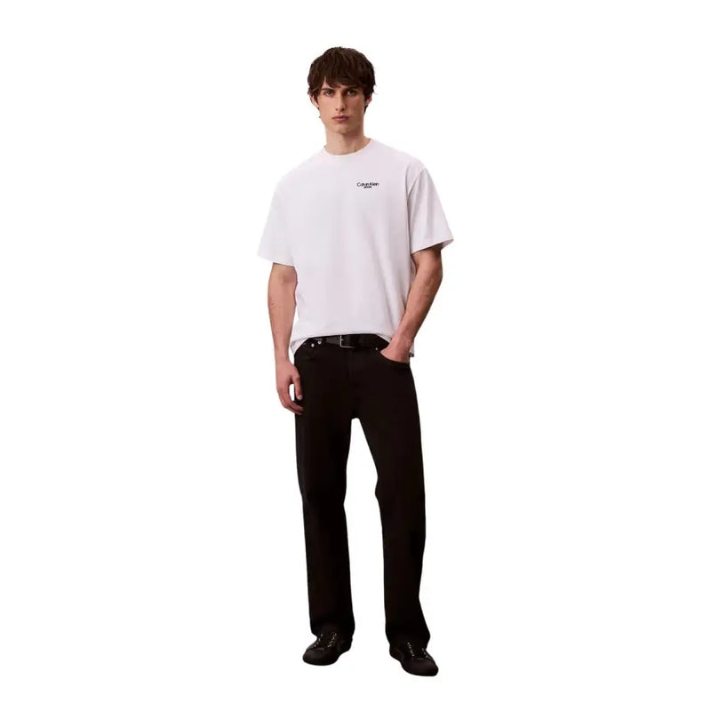 Weiße Baumwolle Calvin Klein Jeans Herren-T-Shirt mit kleinem schwarzen Logo auf der linken Brust für Frühling und Sommer