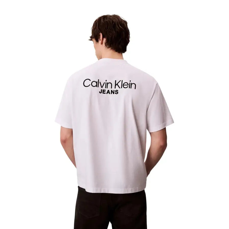 Calvin Klein Jeans Herren T-Shirt, weiß, aus Baumwolle, Frühling/Sommer, mit schwarzem Logo-Aufdruck und Rückenausschnitt.