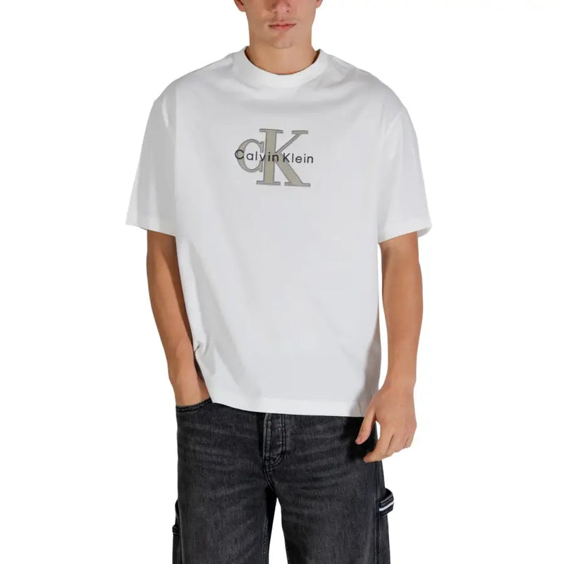 Weiß Calvin Klein Jeans Männer t-shirt mit einem grauen CK-Logo und Markennamen auf der Brust