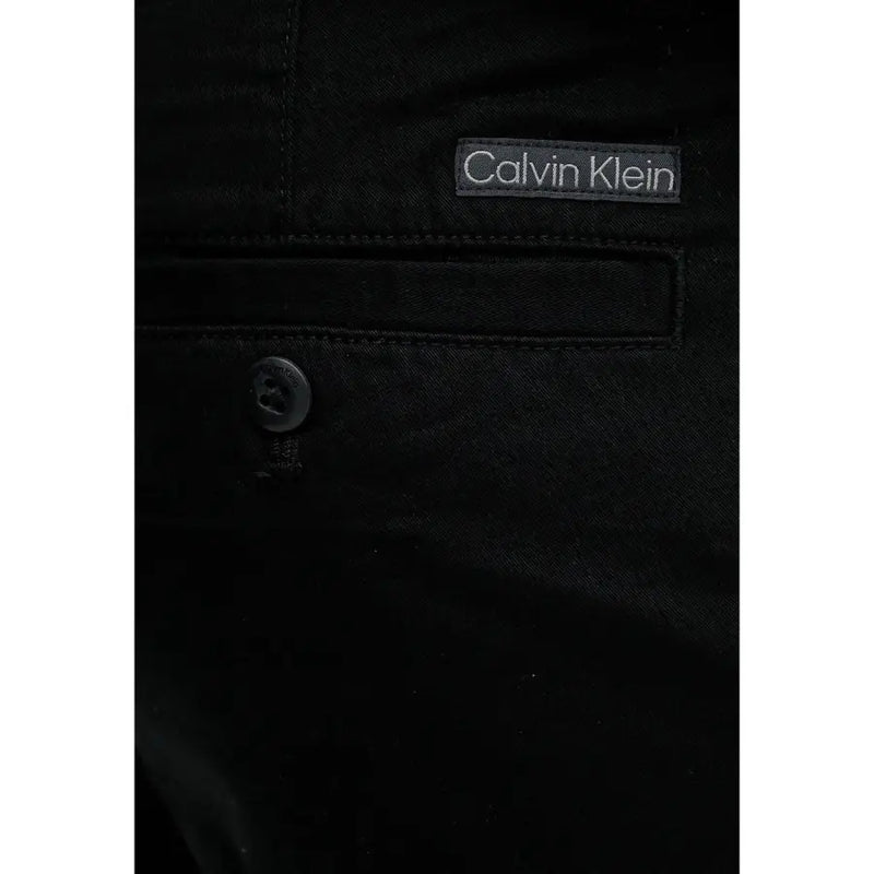 Schwarze Calvin Klein Herrenjeans mit dezent strukturiertem Stoff und elegantem, minimalistischem Design