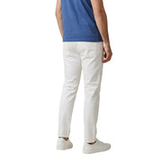 Calvin Klein Jeans Weiße Herren-Jeans in schmaler Passform mit klarem, modernem Schnitt, ideal für die Freizeit.
