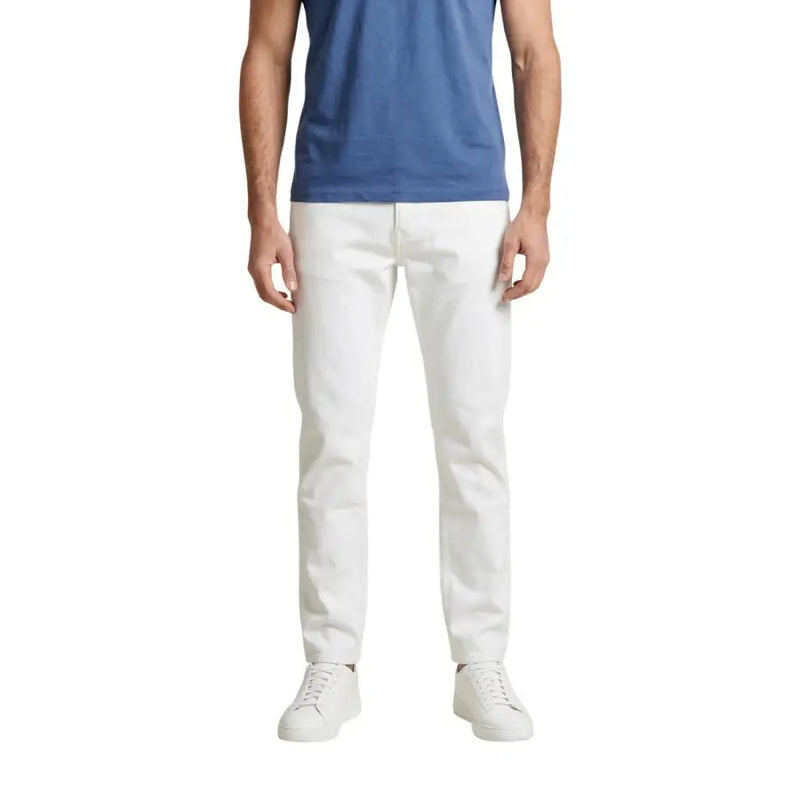 Calvin Klein Jeans Weiße Herrenhose in schmaler Passform mit modernem Schnitt und dezenten Ziernähten