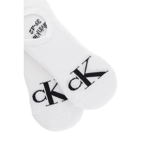 Weiße Calvin Klein Jeans Herren-Unterwäsche-Knöchelsocken mit auffälligem schwarzem CK-Logo am Fuß für lässige Kleidung