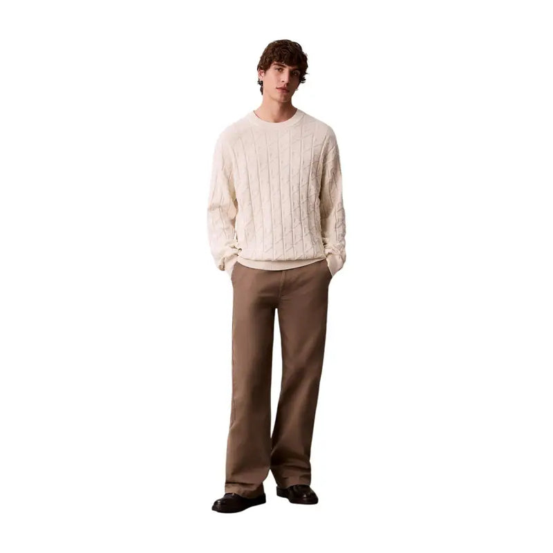 Cremefarbener Zopfstrickpullover aus Baumwolle mit klassischem Rundhalsausschnitt und langen Ärmeln von Calvin Klein Jeans Herrenkollektion