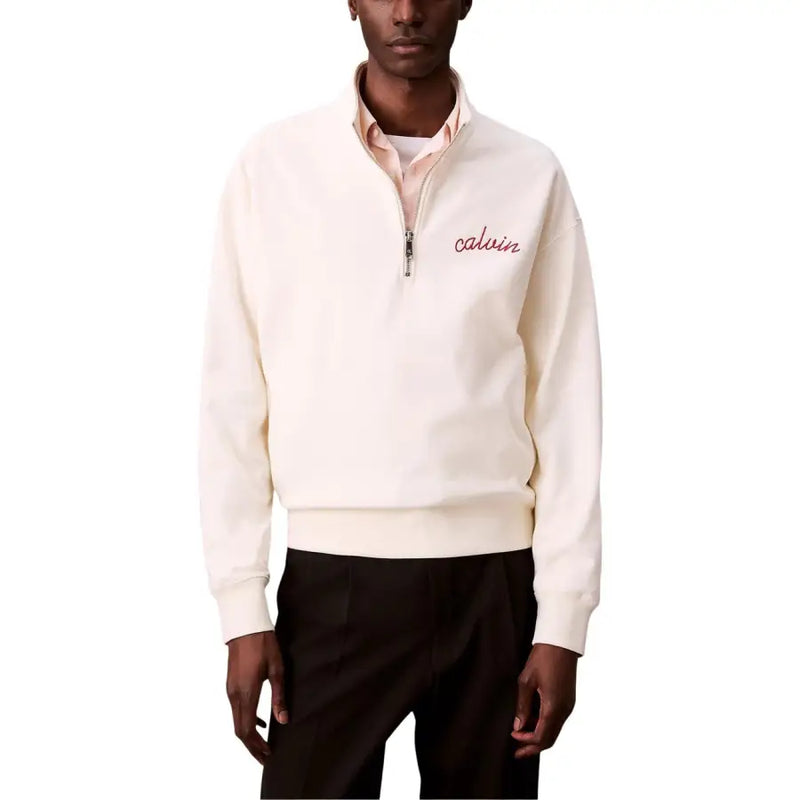 Calvin Klein Jeans Weißes Herren-Sweatshirt mit halbem Reißverschluss und dezenter roter Stickerei auf cremefarbenem Stoff