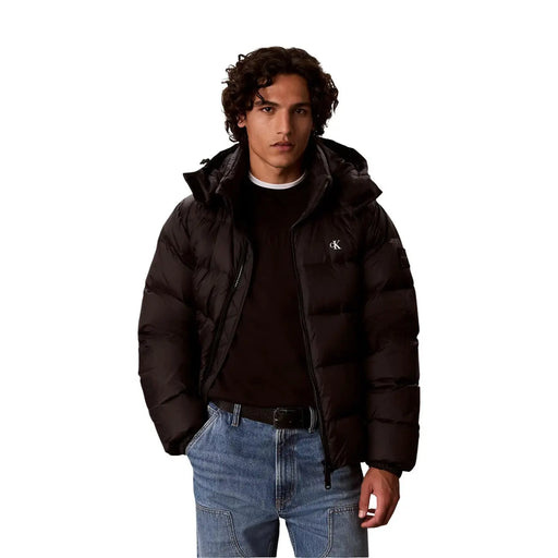 Calvin Klein Jeans Schwarze Steppjacke für Herren mit gesteppter Kapuze und dezentem Logo, Vorderansicht