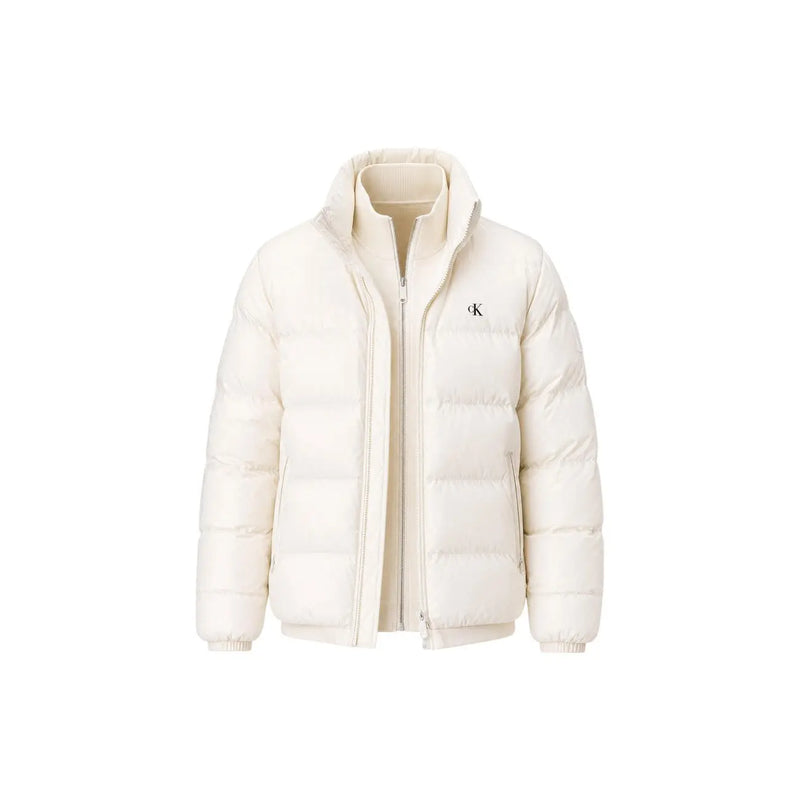 Calvin Klein Jeans Damen-Steppjacke in Creme mit hohem Kragen und Steppdesign, Vorderansicht