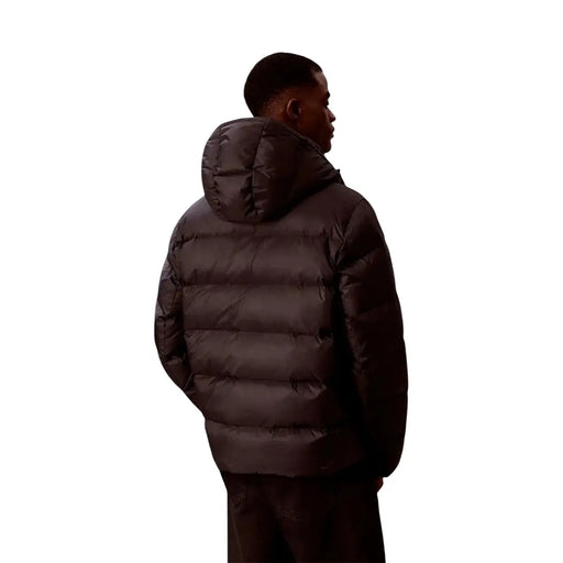 Calvin Klein Jeans Steppjacke für Herren in Dunkelbraun mit Steppmuster und Kapuze, Vorderansicht