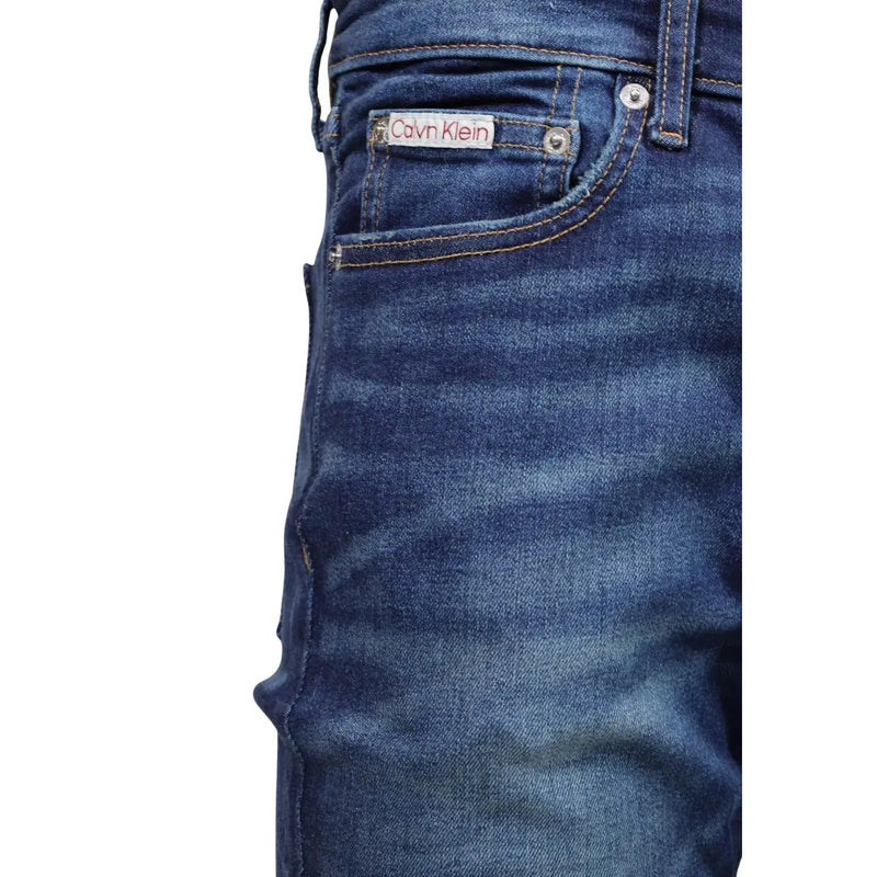 Calvin Klein Slim-Fit-Jeans für Herren aus dunkelblauem Denim mit klassischem Markenlabel auf der Gesäßtasche (Rückansicht)