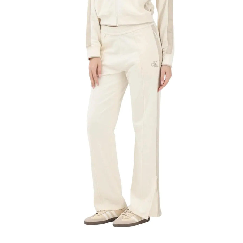Calvin Klein Jeans Beige Baumwollhose für Damen mit cremefarbenem Trainingshöschen, Seitenschlitz und gesticktem Logo