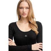Calvin Klein Jeans Schwarzes, geripptes Damen-Langarmshirt aus Baumwolle mit Rundhalsausschnitt und Logo-Patch auf der Brust