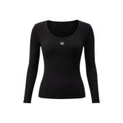 Calvin Klein Jeans Schwarzes, geripptes Damen-Langarmshirt aus Baumwolle mit eckigem Ausschnitt und weißem Logo-Patch auf der Brust