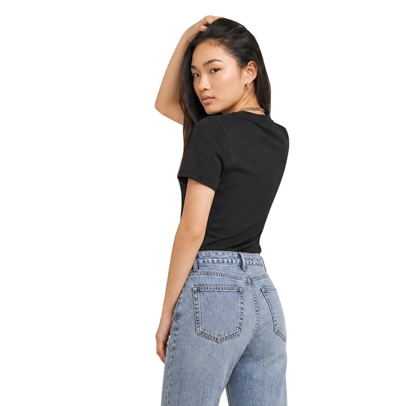 Calvin Klein Jeans Schwarzes, tailliertes Kurzarm-T-Shirt aus Baumwolle für Damen im klassischen Stil, Vorderansicht