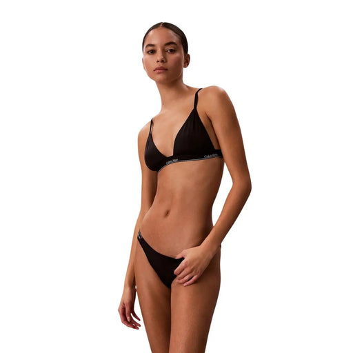 Calvin Klein Jeans Schwarzes Triangel-Bikini-Set für Damen, bestehend aus schwarzem Baumwoll-Triangel-BH und passendem Höschen.