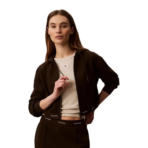 Calvin Klein Jeans Damen-Kapuzenpullover aus brauner Baumwolle mit dunkelbraunem Reißverschluss und dezentem Logo auf der Brust