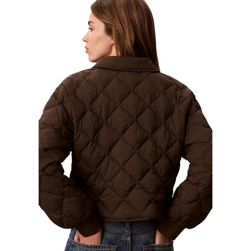 Calvin Klein Jeans Braune, gesteppte Nylon-Damenjacke mit klassischem Kragen und Rautensteppung