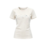 cremefarben Calvin Klein Jeans Damen-Baumwoll-T-Shirt mit Rundhalsausschnitt, silberfarbenem Calvin-Logo und kleinerem Text darunter