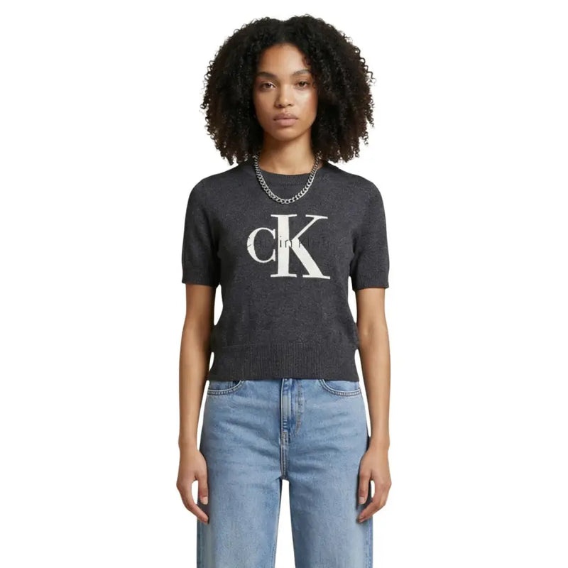 Calvin Klein Jeans grauer, kurzärmeliger Baumwollstrickpullover für Damen top mit weißem CK-Logo