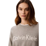 Calvin Klein Jeans Grauer Damen-Strickpullover aus Baumwolle mit weichem Stoff und markantem weißen Logo auf der Brust