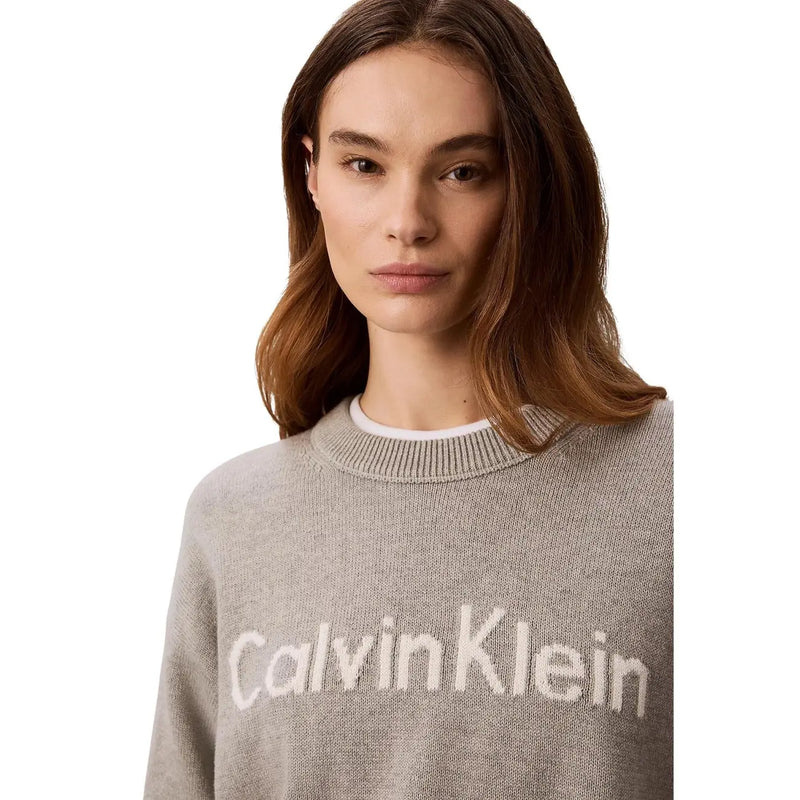 Calvin Klein Jeans Grauer Damen-Strickpullover aus Baumwolle mit weichem Stoff und markantem weißen Logo auf der Brust