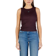 Calvin Klein Jeans ärmellos top aus dunkelburgunderrotem, geripptem Baumwoll-Elastan mit kleinem schwarzen Logo auf der Brust