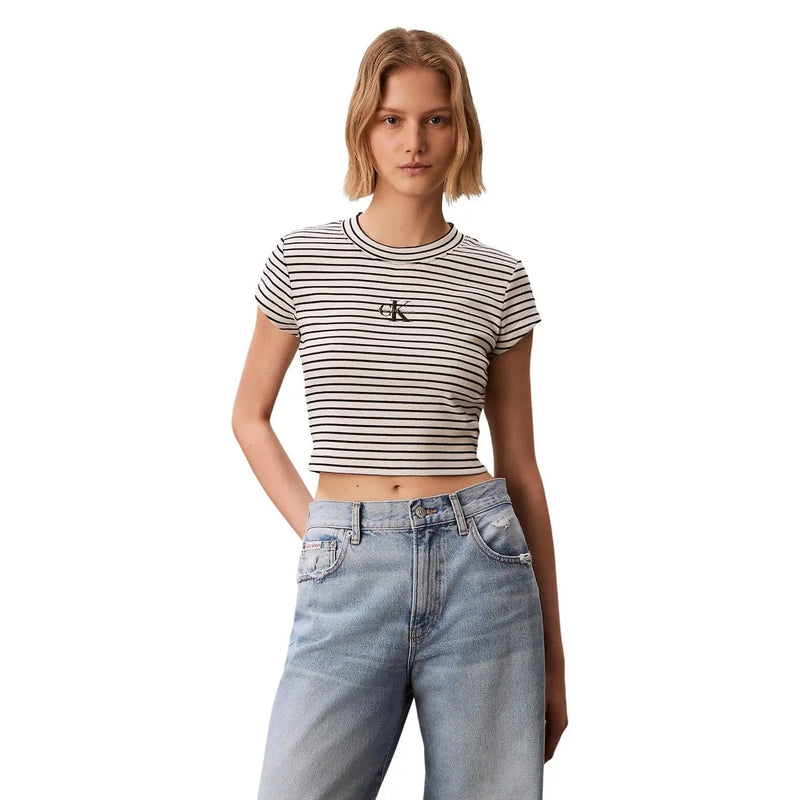 Calvin Klein Jeans Damen gestreiftes, kurzes Oberteil mit Rundhalsausschnitt t-shirt in Schwarz-Weiß mit kleinem CK-Logo auf der Brust