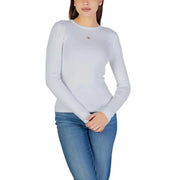 Weißes, langärmeliges Rippstrickshirt aus Baumwolle top mit kleinem, gesticktem Logo auf der Brust von Calvin Klein Jeans Frauen