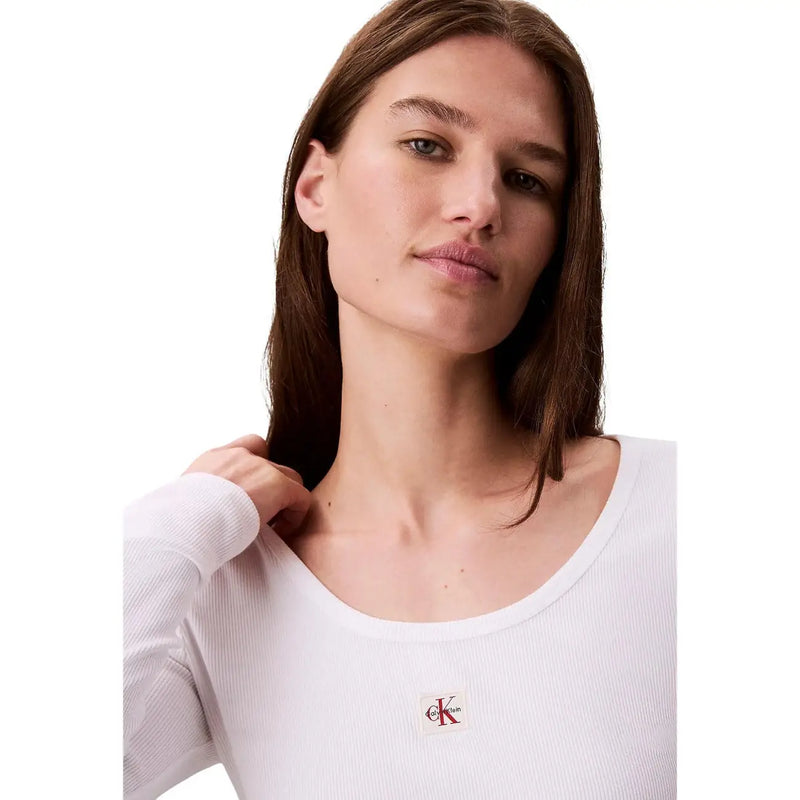 Weißes, geripptes Langarmshirt aus Baumwoll-Lycra top mit kleinen Stickereien Calvin Klein Logo auf der Brust für Frauen
