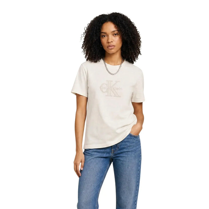 cremefarbene Baumwolle Calvin Klein Jeans Damen-T-Shirt mit metallischem CK-Logo und Rundhalsausschnitt