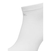 Calvin Klein Jeans Weiße Damen-Baumwollsocken für Sneaker mit dezenter Strickstruktur und kleinem, gesticktem Logo in der Nähe top