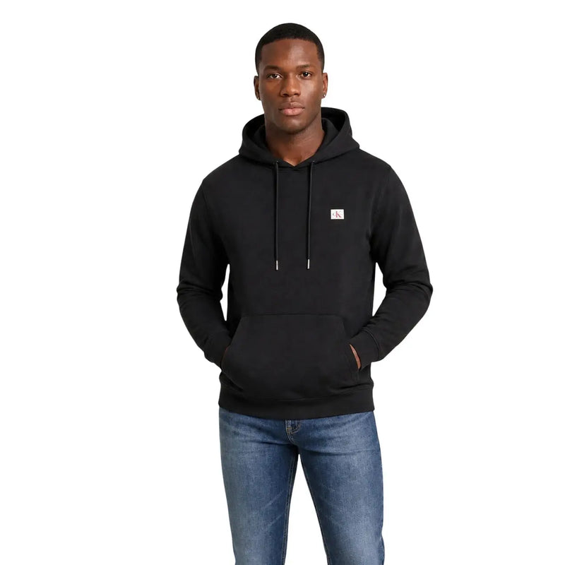 Calvin Klein Schwarzer Herren-Kapuzenpullover aus Baumwolle mit kleinem weißen Logo auf der Brust und passenden Kordelzügen