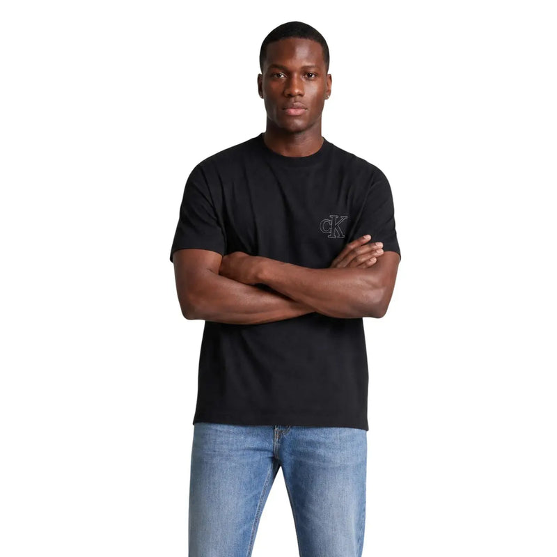 Calvin Klein Schwarzes Herren-T-Shirt aus Baumwolle mit dezentem, gesticktem CK-Logo auf der linken Brust.