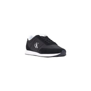 Calvin Klein Schwarze Herren-Sneaker aus Textil mit weißem Logo und weißer Sohle, hier von der Rückseite des Schuhs gezeigt.