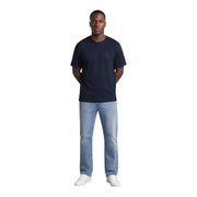 Marineblau Calvin Klein Herren-T-Shirt aus Baumwolle mit Rundhalsausschnitt und dezentem, gesticktem Logo auf der linken Brust.