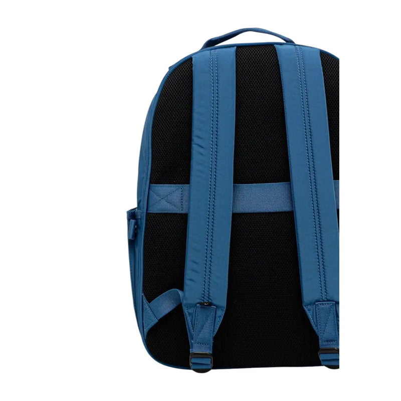 Calvin Klein blauer Herrenrucksack mit schwarzem Netzrücken und verstellbaren Schultergurten, von der Rückseite gesehen