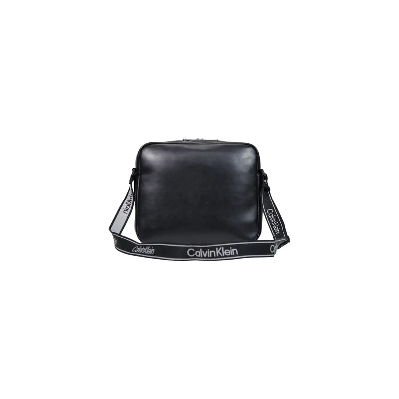 Schwarz Calvin Klein Laptop-Umhängetasche mit glänzendem Lederfinish und markantem Logo-Gurtband, 35 cm