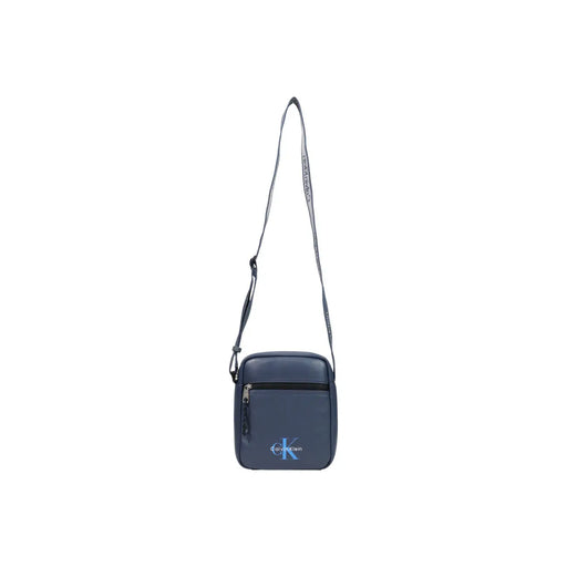 Dunkelblaue Calvin Klein Herren-Umhängetasche mit auffälligem Logo, dezentem Logo und verstellbarem Riemen, 18 cm breit