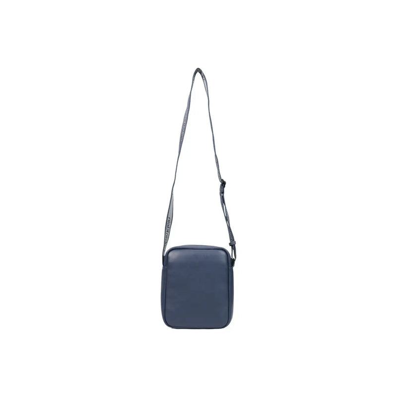 Marineblaue rechteckige Calvin Klein Herren-Umhängetasche mit auffälligem Logo-Webband und verstellbarem Riemen, Größe B 18 cm