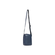 Marineblaues Leder Calvin Klein Herren-Umhängetasche mit auffälligem Logo, grau-schwarzem Markenriemen, 18 cm breit