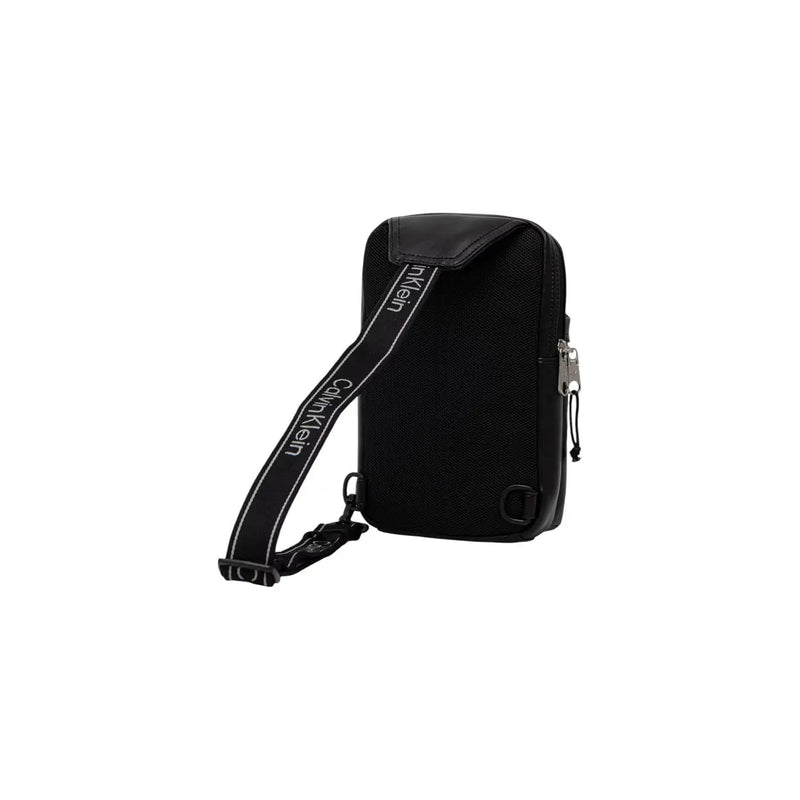 Calvin Klein Schwarze Herren-Umhängetasche mit auffälligem Logo, Mesh-Körper und kontrastierendem Lederbesatz