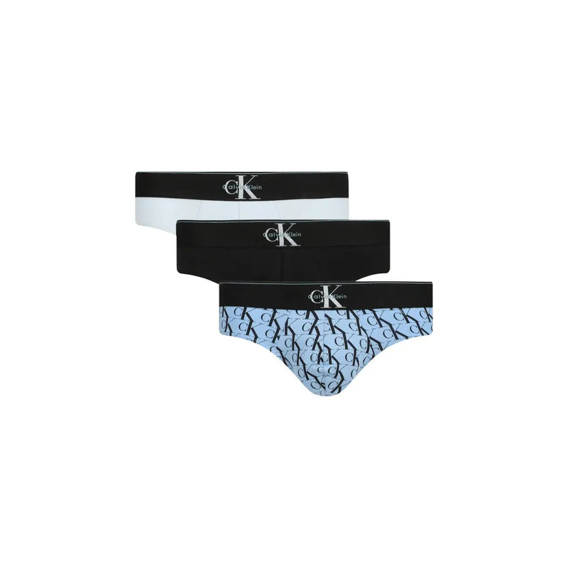 Set mit drei Calvin Klein Herren-Hüftslips aus schwarzem, weißem und hellblauem Baumwoll-Elastan mit sich wiederholenden CK-Logos