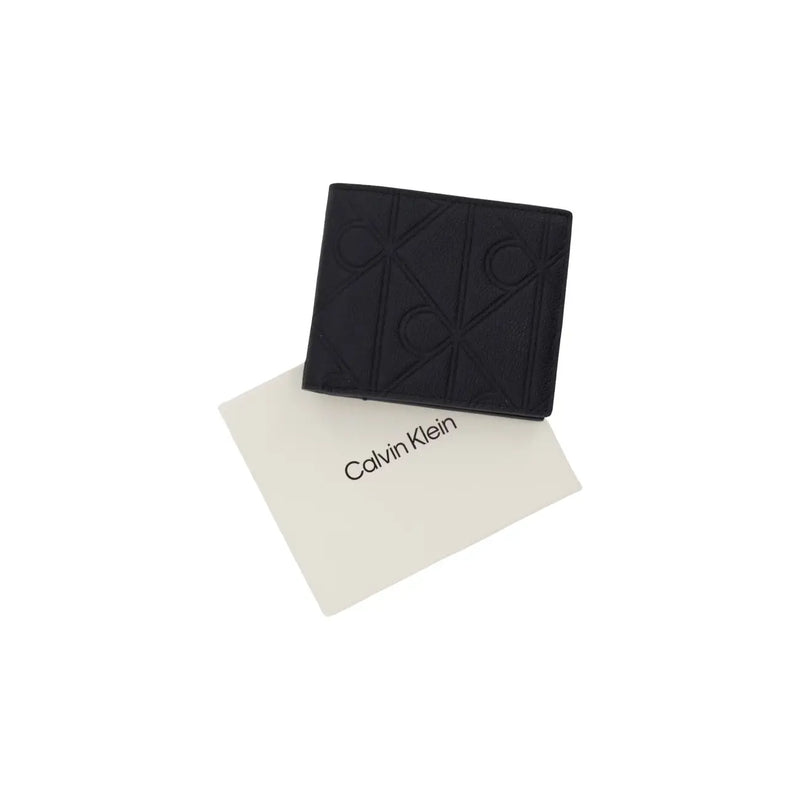 Schwarze Calvin Klein Herren-Ledergeldbörse mit Reißverschluss und geprägtem Logomuster, Maße: B 7 x H 9 cm