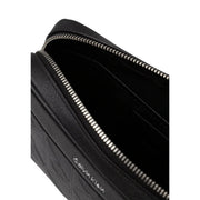 Schwarze Calvin Klein Herren-Ledertasche mit Emblem, strukturierter Lederaußenseite und silbernem Reißverschluss, Maße: B 16 x H 22 cm
