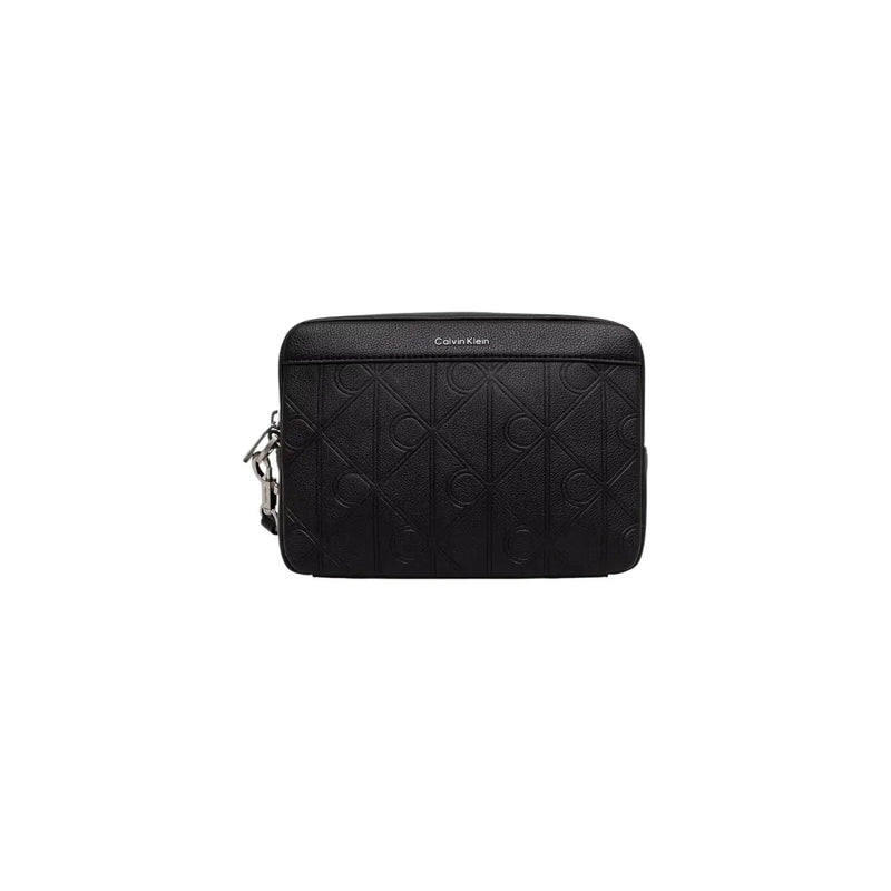 Schwarze Calvin Klein Herren-Ledertasche mit geprägtem Logomuster und silberfarbenen Beschlägen, 16 x 22 cm