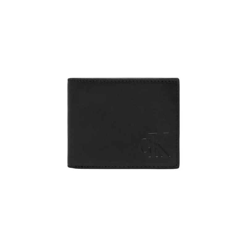 Schwarze Calvin Klein Herren-Ledergeldbörse, 11 x 9 cm, mit dezentem, geprägtem Logo auf der Vorderseite.