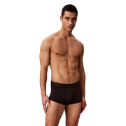Black men’s briefs by calvin klein underwear with a smooth form-fitting design in black cotton blend fabric